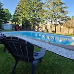 Cozy 3Br Family Getaway - Niagara Pool Oasis